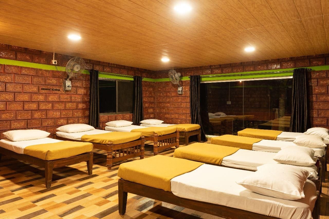 white-petal-homestay deluxe-room